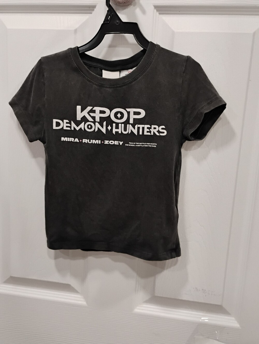 🩷 5/$21... K-Pop T, Size 8